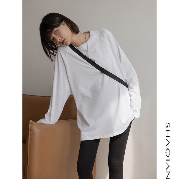 Bluză de damă lată cu mâneci lungi în culoarea albă