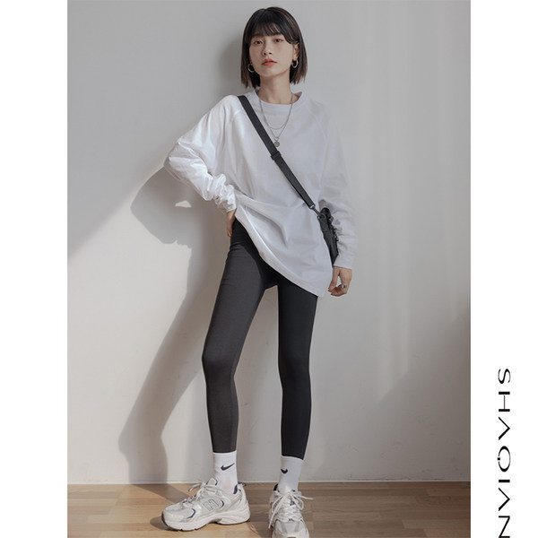 Bluză de damă lată cu mâneci lungi în culoarea albă