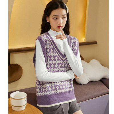 Μοντέρνα γυναικεία μπλούζα με γιακά ή οβάλ λαιμόκοψη