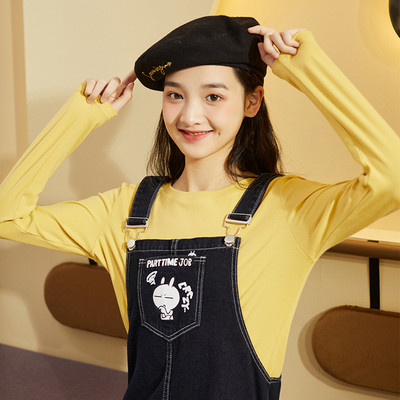 Μοντέρνα γυναικεία μπλούζα με γιακά ή οβάλ λαιμόκοψη