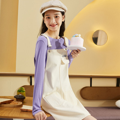 Μοντέρνα γυναικεία μπλούζα με γιακά ή οβάλ λαιμόκοψη