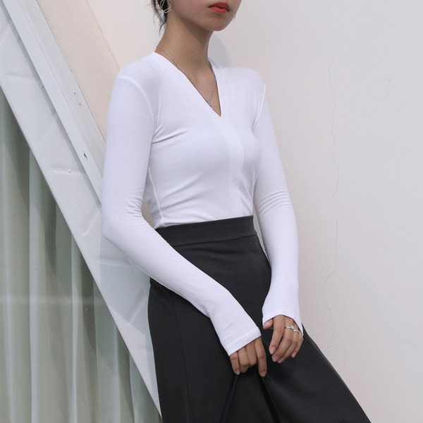 Moderna ženska pripijena bluza sa špic izrezom