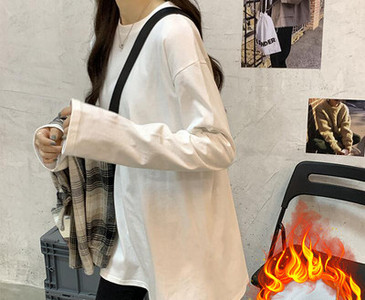 Γυναικεία μπλούζα απλού μοντέλου με οβάλ λαιμόκοψη