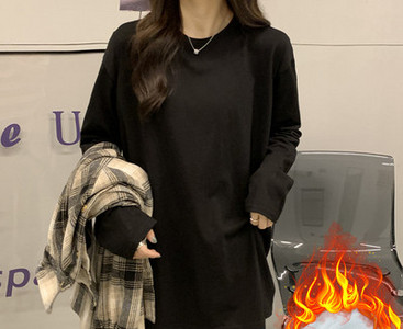 Γυναικεία μπλούζα απλού μοντέλου με οβάλ λαιμόκοψη