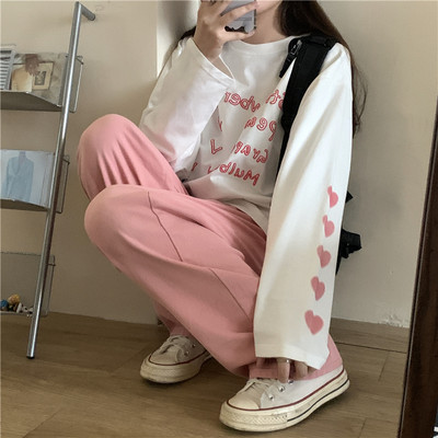 Bluză de damă modernă cu inscripții și inimioare