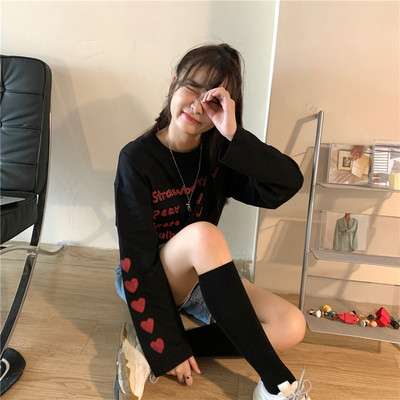 Bluză de damă modernă cu inscripții și inimioare