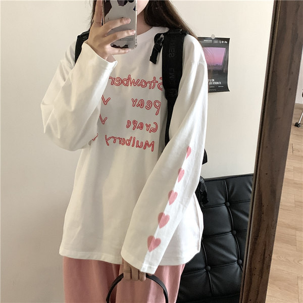 Bluză de damă modernă cu inscripții și inimioare