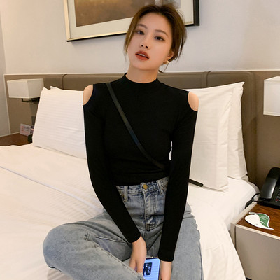 Μοντέρνα γυναικεία μπλούζα με ημι-ψηλό γιακά και κομμένα μέρη