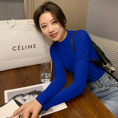 Μοντέρνα γυναικεία μπλούζα με ημι-ψηλό γιακά και κομμένα μέρη