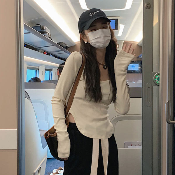 Bluză lejeră cu decolteu oval