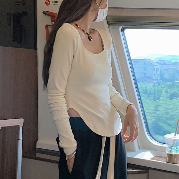 Bluză lejeră cu decolteu oval