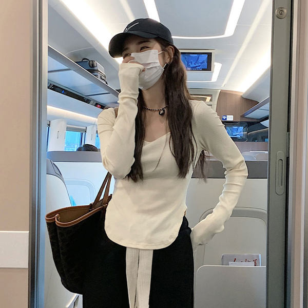 Bluză lejeră cu decolteu oval