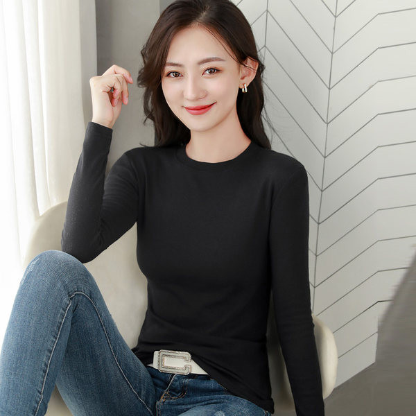 Jednobojna pripijena bluza s ovalnim izrezom