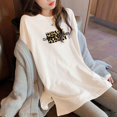 Široka ženska bluza sa raznim aplikacijama