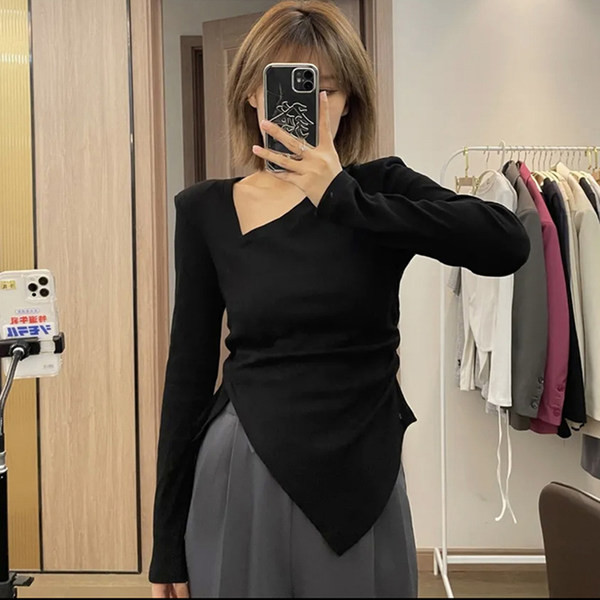 Μοντέρνα ασύμμετρη μπλούζα με γραβάτες