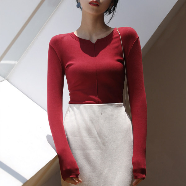 Jednobojna ženska bluza s dugim rukavima i okruglim izrezom