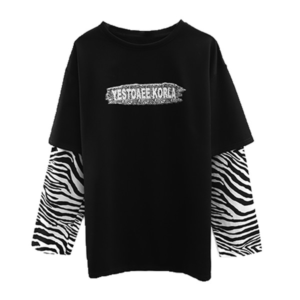 Bluză de damă cu inscripție și imprimeu animal