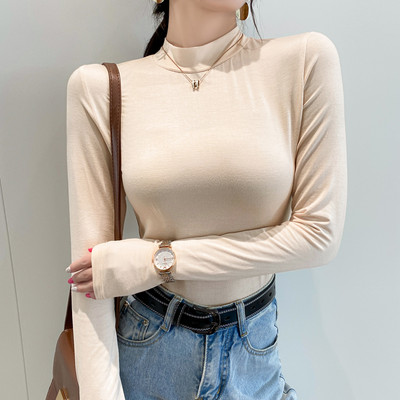 Μοντέρνα εφαρμοστή μπλούζα με γιακά