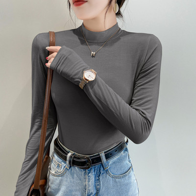 Μοντέρνα εφαρμοστή μπλούζα με γιακά