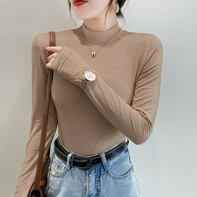 Μοντέρνα εφαρμοστή μπλούζα με γιακά