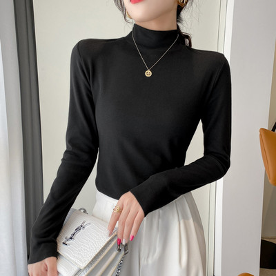 Μοντέρνα εφαρμοστή μπλούζα με γιακά