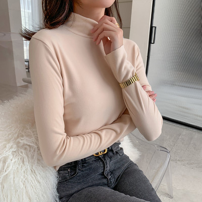 Μοντέρνα εφαρμοστή μπλούζα με γιακά