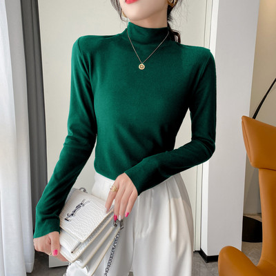 Μοντέρνα εφαρμοστή μπλούζα με γιακά