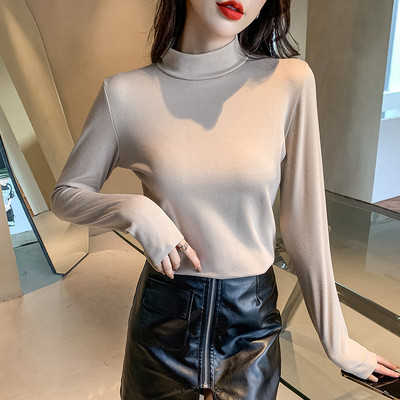 Μοντέρνα εφαρμοστή μπλούζα με γιακά