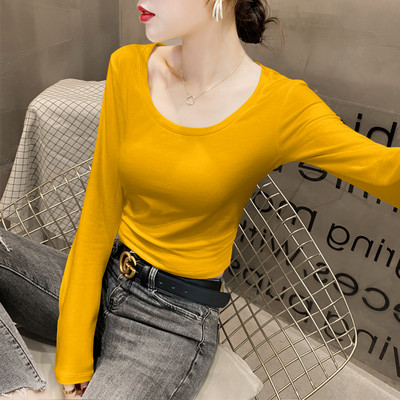 Μοντέρνα εφαρμοστή μπλούζα με βαθύ λαιμόκοψη