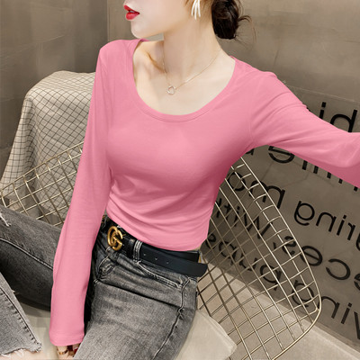 Μοντέρνα εφαρμοστή μπλούζα με βαθύ λαιμόκοψη