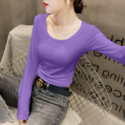 Μοντέρνα εφαρμοστή μπλούζα με βαθύ λαιμόκοψη