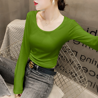 Μοντέρνα εφαρμοστή μπλούζα με βαθύ λαιμόκοψη