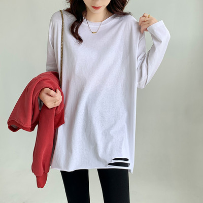 Γυναικεία φαρδιά μπλούζα με οβάλ λαιμόκοψη και σκισμένα μοτίβα