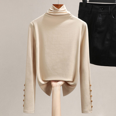 Μοντέρνα γυναικεία μπλούζα με γιακά και κουμπιά πόλο