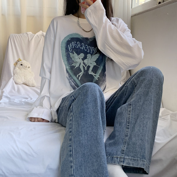 Široki model ženske bluze s aplikacijom u boji