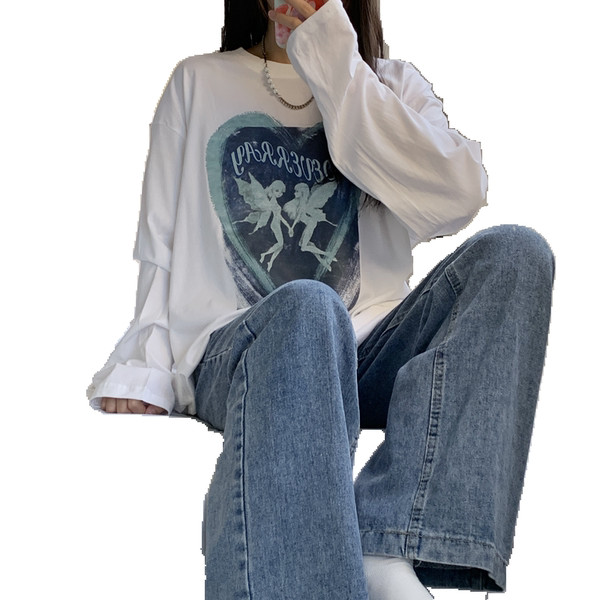 Široki model ženske bluze s aplikacijom u boji