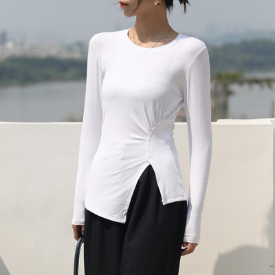 Εφαρμοσμένη ασύμμετρη μπλούζα με σχισμή