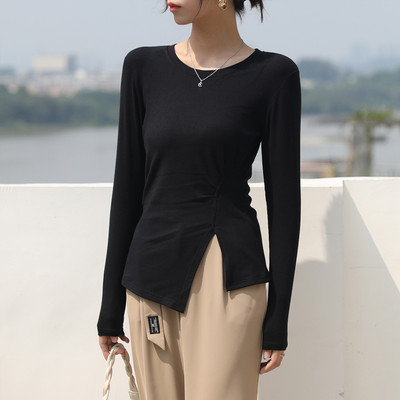 Εφαρμοσμένη ασύμμετρη μπλούζα με σχισμή