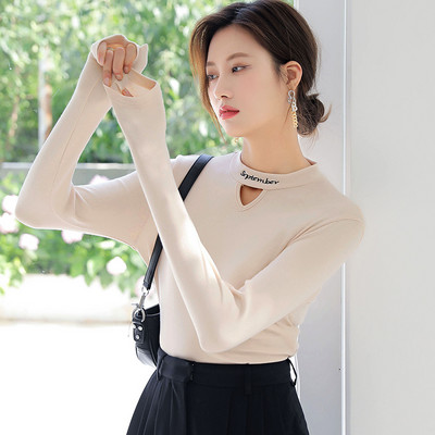 Εφαρμοσμένη γυναικεία μπλούζα με κεντημένη επιγραφή