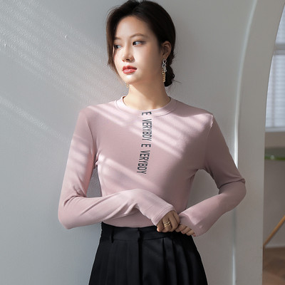 Εφαρμοσμένη γυναικεία μπλούζα με κεντημένη επιγραφή