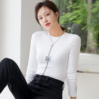 Εφαρμοσμένη γυναικεία μπλούζα με κεντημένη επιγραφή