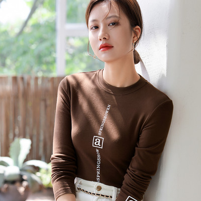 Εφαρμοσμένη γυναικεία μπλούζα με κεντημένη επιγραφή