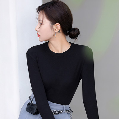 Εφαρμοσμένη γυναικεία μπλούζα με κεντημένη επιγραφή