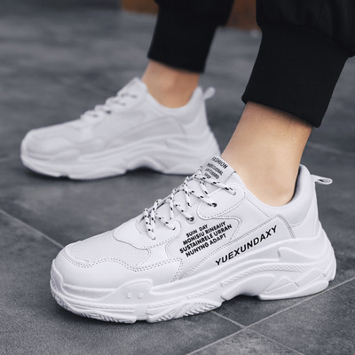 Ανδρικά αθλητικά και casual sneakers με δικτυωτά μέρη και επιγραφές