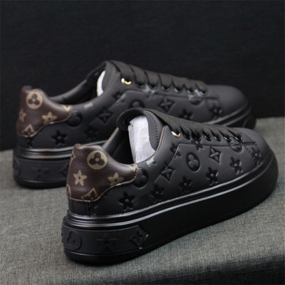 Novi model tenisica od umjetne kože sa ravnim đonom - za muškarce i žene