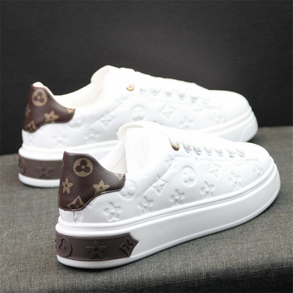 Novi model tenisica od umjetne kože sa ravnim đonom - za muškarce i žene