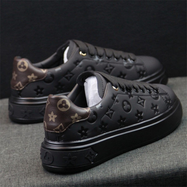 Novi model tenisica od umjetne kože sa ravnim đonom - za muškarce i žene