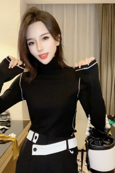 Γυναικεία μπλούζα με γιακά και μακριά μανίκια