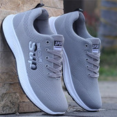 Ανδρικές αθλητικές μπότες με επιγραφή και κορδόνια