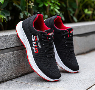 Ανδρικές αθλητικές μπότες με επιγραφή και κορδόνια